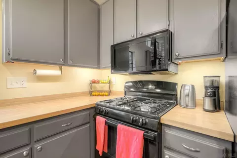 Kitchen - 1007 Howard Ave #42, Escondido, CA 92029 photo 4 of 6