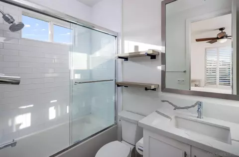 Bath - 939 Moonstone Ct, Encinitas, CA 92024 photo 2 of 3