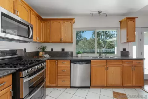 4535 Trieste Dr, Carlsbad, CA 92010 photo 14