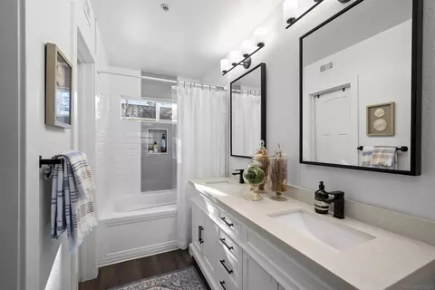 Bath - 2730 Evans Rd #9, San Diego, CA 92106 photo 1 of 5