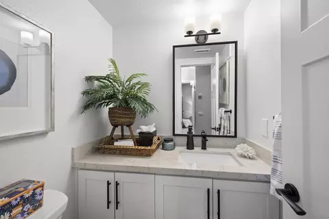 Bath - 2730 Evans Rd #9, San Diego, CA 92106 photo 3 of 5