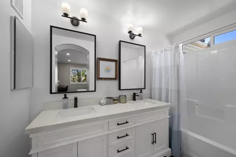Bath - 2730 Evans Rd #9, San Diego, CA 92106 photo 5 of 5