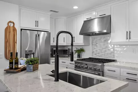 Kitchen - 2730 Evans Rd #9, San Diego, CA 92106 photo 3 of 6
