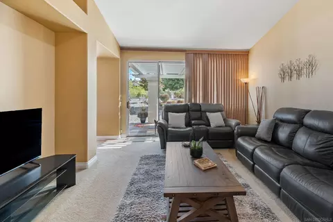 Living - 470 Chestnut Roan Dr, Alpine, CA 91901 photo 2 of 5