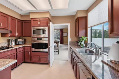 Kitchen - 470 Chestnut Roan Dr, Alpine, CA 91901 photo 4 of 5