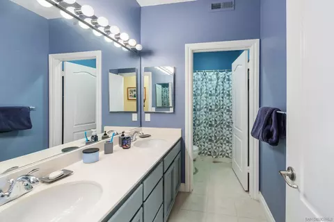 Bath - 470 Chestnut Roan Dr, Alpine, CA 91901 photo 1 of 3