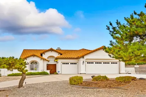 Exterior - 470 Chestnut Roan Dr, Alpine, CA 91901 photo 2 of 20