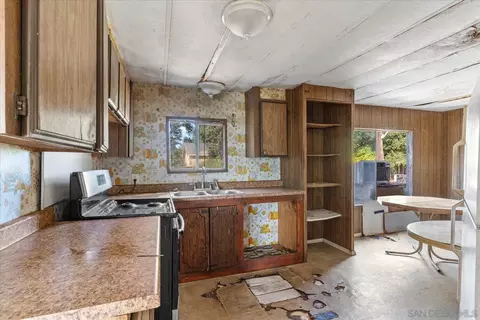 Kitchen - 2174 Baldwin Ave, Palermo, CA 95968 photo 2 of 2