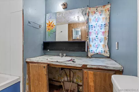 Bath - 2174 Baldwin Ave, Palermo, CA 95968 photo 2 of 5