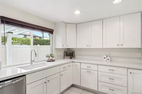 Kitchen - 2304 Meadowridge Pl, Spring Valley, CA 91977 photo 2 of 5