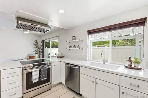 Kitchen - 2304 Meadowridge Pl, Spring Valley, CA 91977 photo 1 of 5