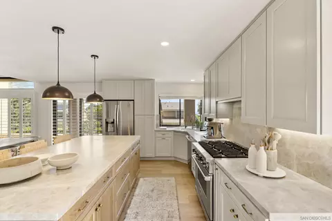 Kitchen - 6489 Caminito Catalan, La Jolla, CA 92037 photo 4 of 5