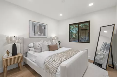 Bedroom - 1733 Nautilus St, La Jolla, CA 92037 photo 5 of 7