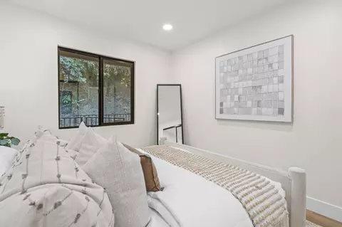 Bedroom - 1733 Nautilus St, La Jolla, CA 92037 photo 6 of 7