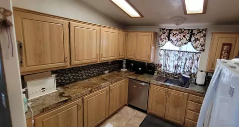 Kitchen - 14082 Pomegranate Ave #146, Poway, CA 92064 photo 1 of 2