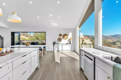 Kitchen - 1029 Rainbow Valley Ct, Fallbrook, CA 92028 photo 15 of 16