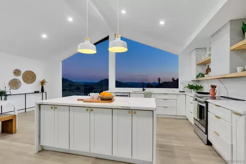 Kitchen - 1029 Rainbow Valley Ct, Fallbrook, CA 92028 photo 3 of 16