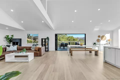 Living - 1029 Rainbow Valley Ct, Fallbrook, CA 92028 photo 4 of 4