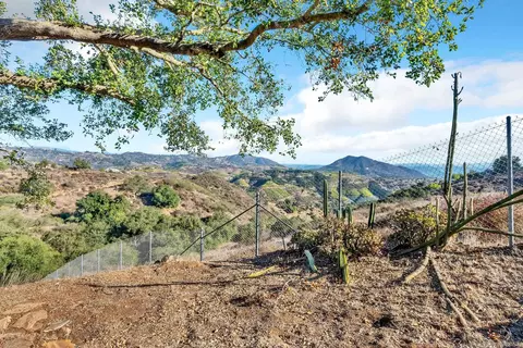 Exterior - 1029 Rainbow Valley Ct, Fallbrook, CA 92028 photo 10 of 12