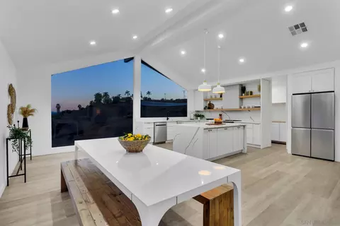 Dining - 1029 Rainbow Valley Ct, Fallbrook, CA 92028 photo 3 of 7