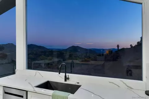 Kitchen - 1029 Rainbow Valley Ct, Fallbrook, CA 92028 photo 7 of 16
