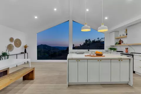 Kitchen - 1029 Rainbow Valley Ct, Fallbrook, CA 92028 photo 2 of 16