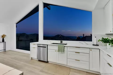 Kitchen - 1029 Rainbow Valley Ct, Fallbrook, CA 92028 photo 6 of 16
