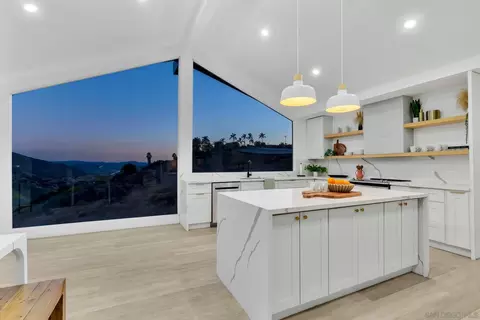 Kitchen - 1029 Rainbow Valley Ct, Fallbrook, CA 92028 photo 4 of 16