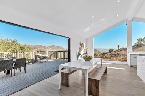 Dining - 1029 Rainbow Valley Ct, Fallbrook, CA 92028 photo 5 of 7