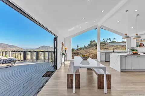 Dining - 1029 Rainbow Valley Ct, Fallbrook, CA 92028 photo 6 of 7
