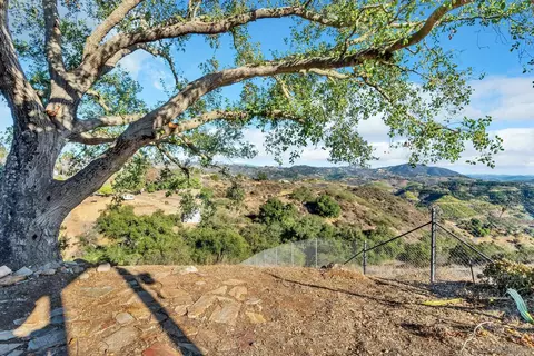 Exterior - 1029 Rainbow Valley Ct, Fallbrook, CA 92028 photo 11 of 12