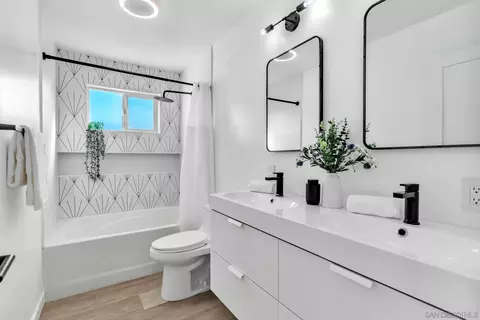 Bath - 1029 Rainbow Valley Ct, Fallbrook, CA 92028 photo 1 of 5