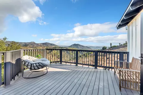 Exterior - 1029 Rainbow Valley Ct, Fallbrook, CA 92028 photo 6 of 12