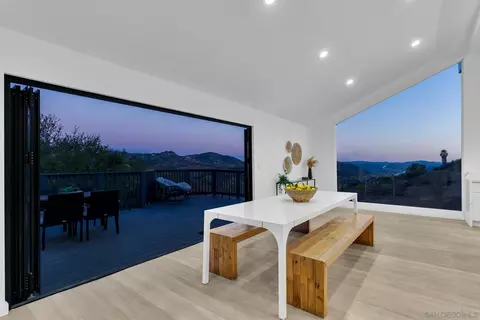 Dining - 1029 Rainbow Valley Ct, Fallbrook, CA 92028 photo 2 of 7