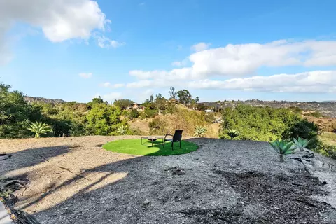 Exterior - 1029 Rainbow Valley Ct, Fallbrook, CA 92028 photo 8 of 12