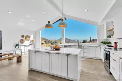 Kitchen - 1029 Rainbow Valley Ct, Fallbrook, CA 92028 photo 12 of 16