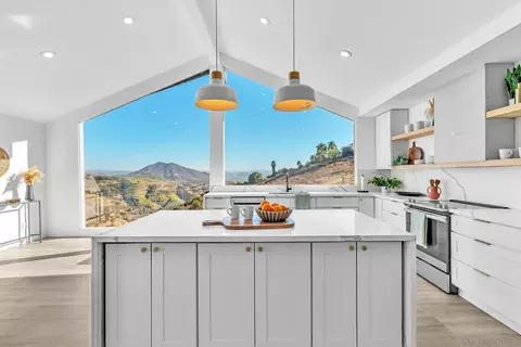 Kitchen - 1029 Rainbow Valley Ct, Fallbrook, CA 92028 photo 11 of 16