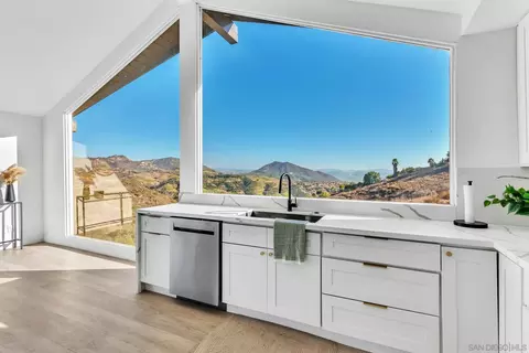 Kitchen - 1029 Rainbow Valley Ct, Fallbrook, CA 92028 photo 13 of 16