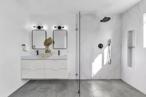 Bath - 1029 Rainbow Valley Ct, Fallbrook, CA 92028 photo 4 of 5