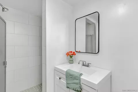 Bath - 1029 Rainbow Valley Ct, Fallbrook, CA 92028 photo 5 of 5