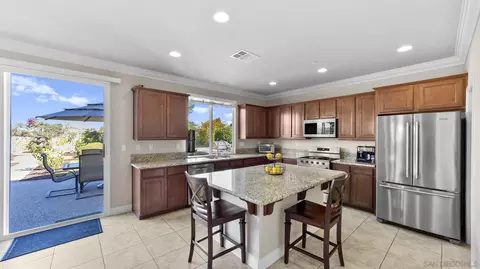 1045 Stratton Dr, Vista, CA 92083 photo 7