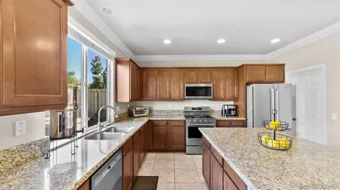 1045 Stratton Dr, Vista, CA 92083 photo 8