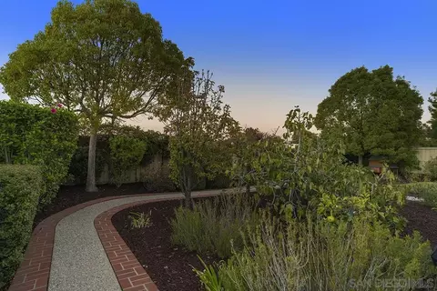 1045 Stratton Dr, Vista, CA 92083 photo 37