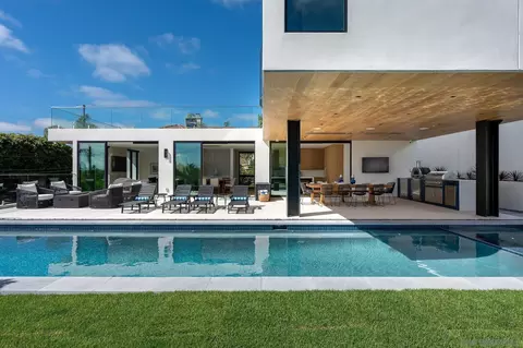 Exterior - 1605 Burgundy Rd, Encinitas, CA 92024 photo 5 of 11