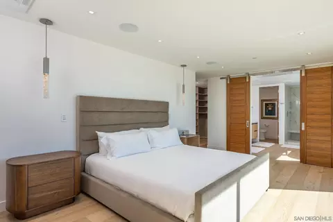 Bedroom - 1605 Burgundy Rd, Encinitas, CA 92024 photo 4 of 6