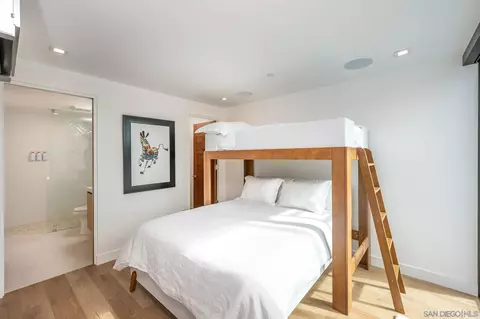 Bedroom - 1605 Burgundy Rd, Encinitas, CA 92024 photo 1 of 6