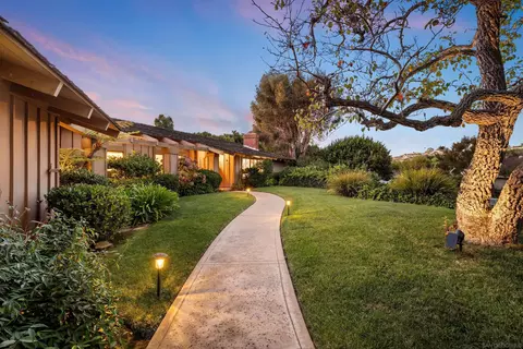 Exterior - 7716 Hidden Valley Ct, La Jolla, CA 92037 photo 4 of 14