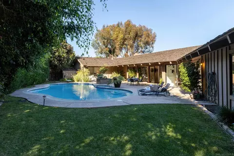 Exterior - 7716 Hidden Valley Ct, La Jolla, CA 92037 photo 7 of 14
