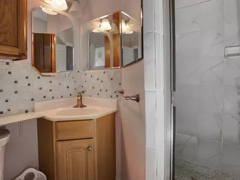 Bath - 603 Galena St, El Cajon, CA 92019 photo 2 of 2