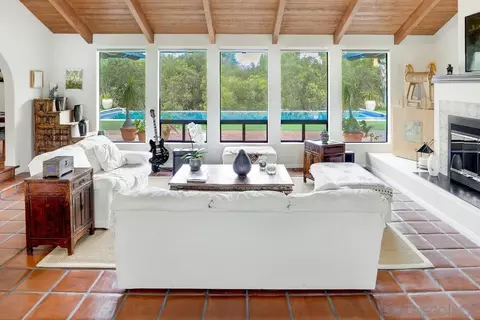 Living - 11 Country Glen Rd, Fallbrook, CA 92028 photo 1 of 4